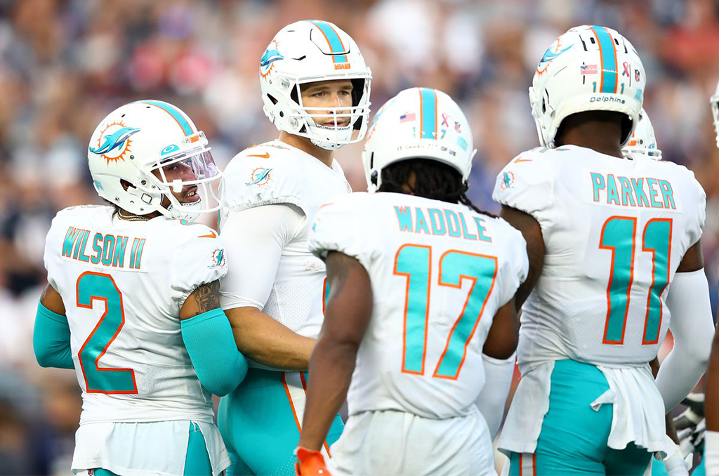 Miami Dolphins beat New England Patriots 17-16 in season opener