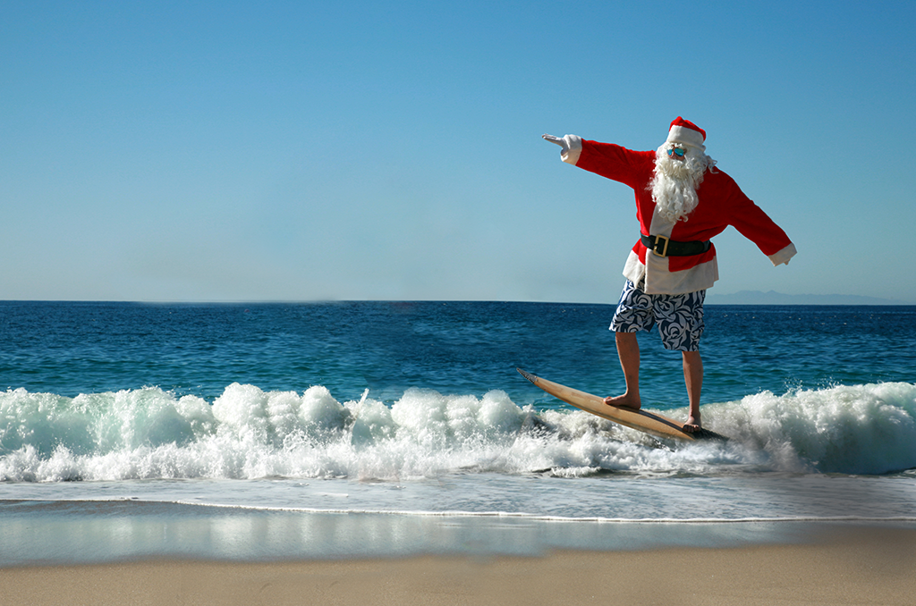 Hundreds Of Santas Surf On Florida S Space Coast On Christmas Eve