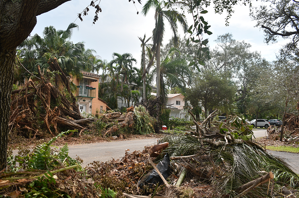 Tornado hits Fort Myers with 95 mph winds & 500,000 worth of damage